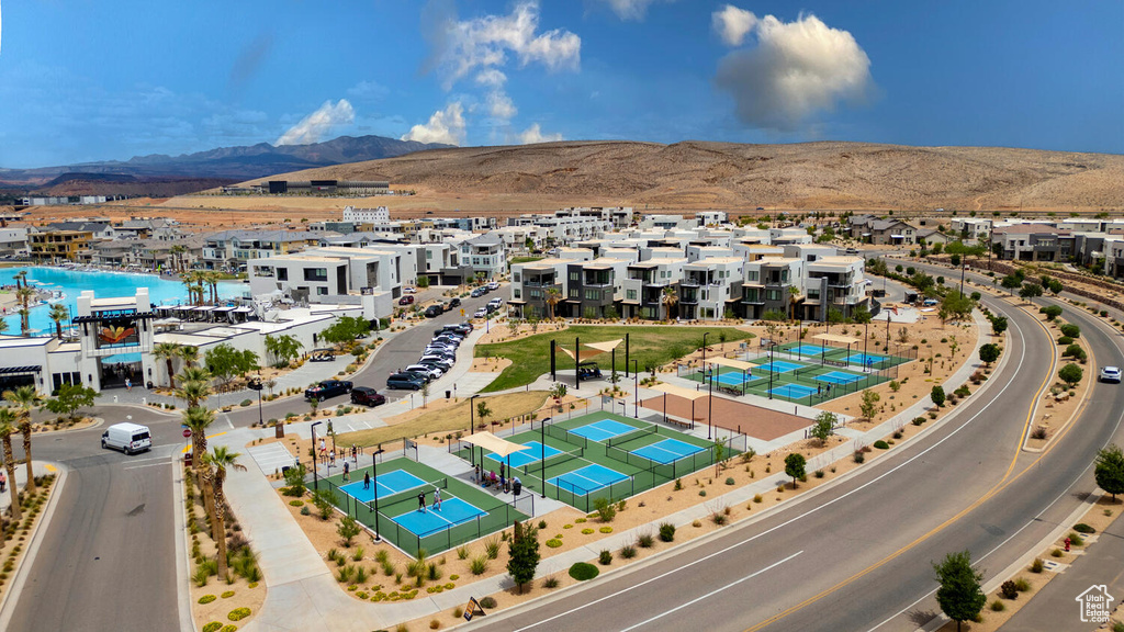 Aerial view with a mountain view