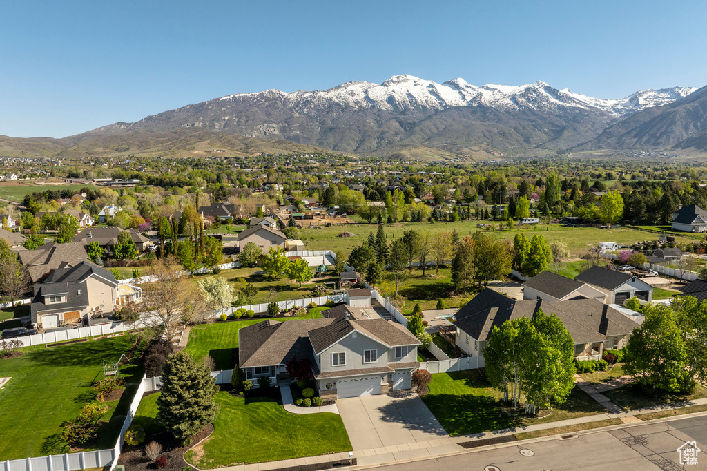 Bird\'s eye view with a residential view and a mountain view
