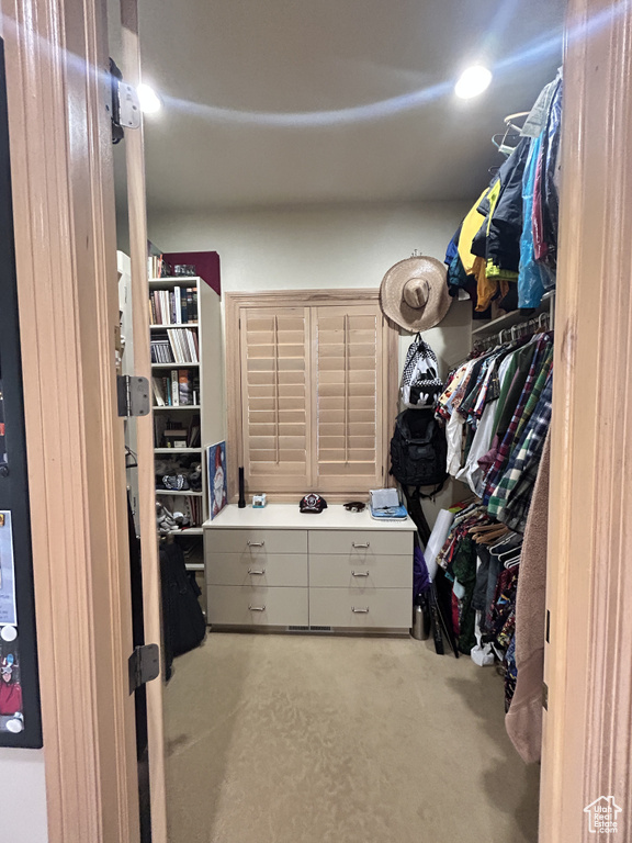 Walk in closet featuring carpet