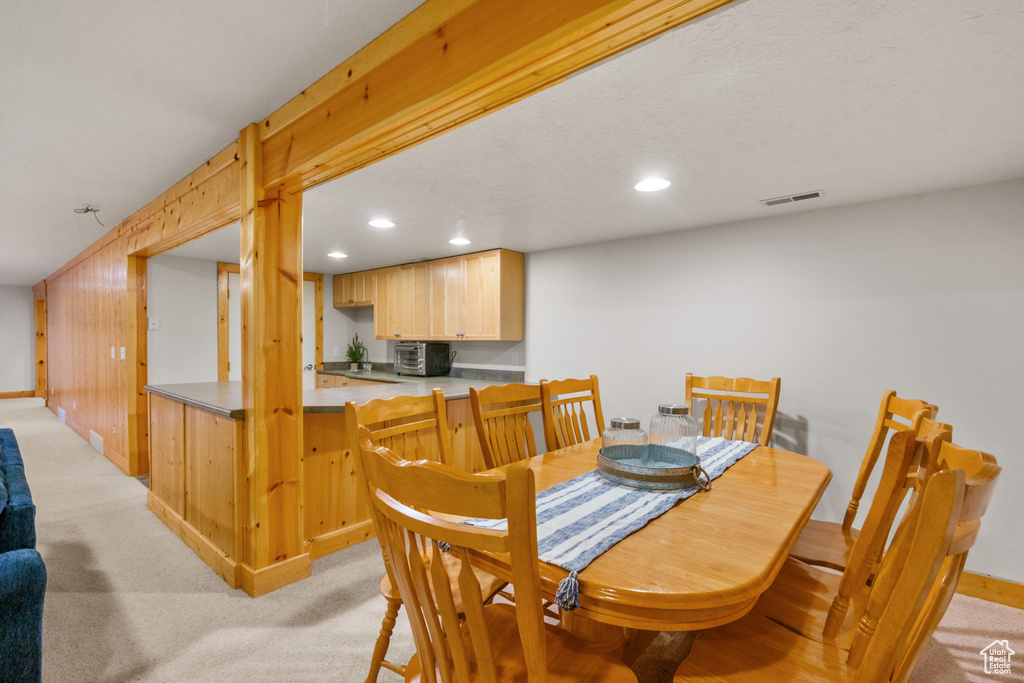 Dining space featuring light colored carpet, visible vents, a toaster, baseboards, and recessed lighting
