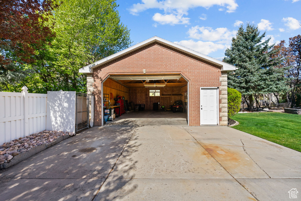 Detached garage with fence