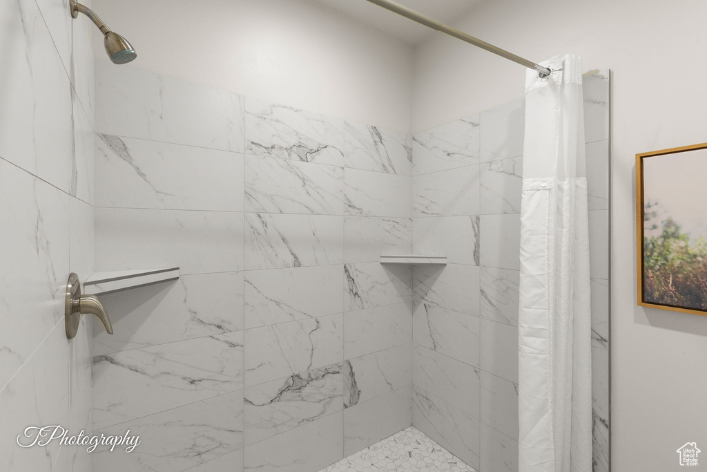 Bathroom with a tile shower