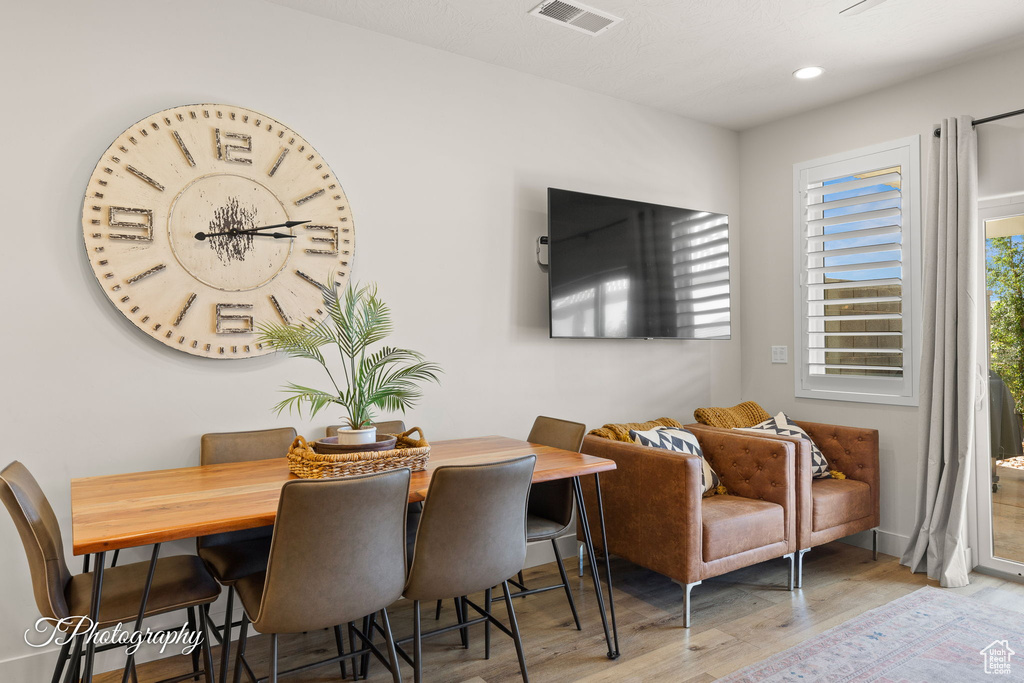 Dining area with baseboards, recessed lighting, visible vents, and wood finished floors