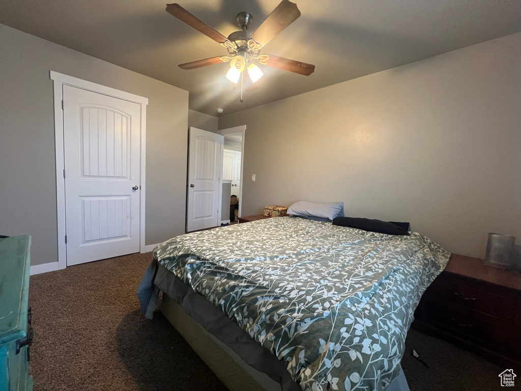 Bedroom featuring carpet flooring, baseboards, and ceiling fan