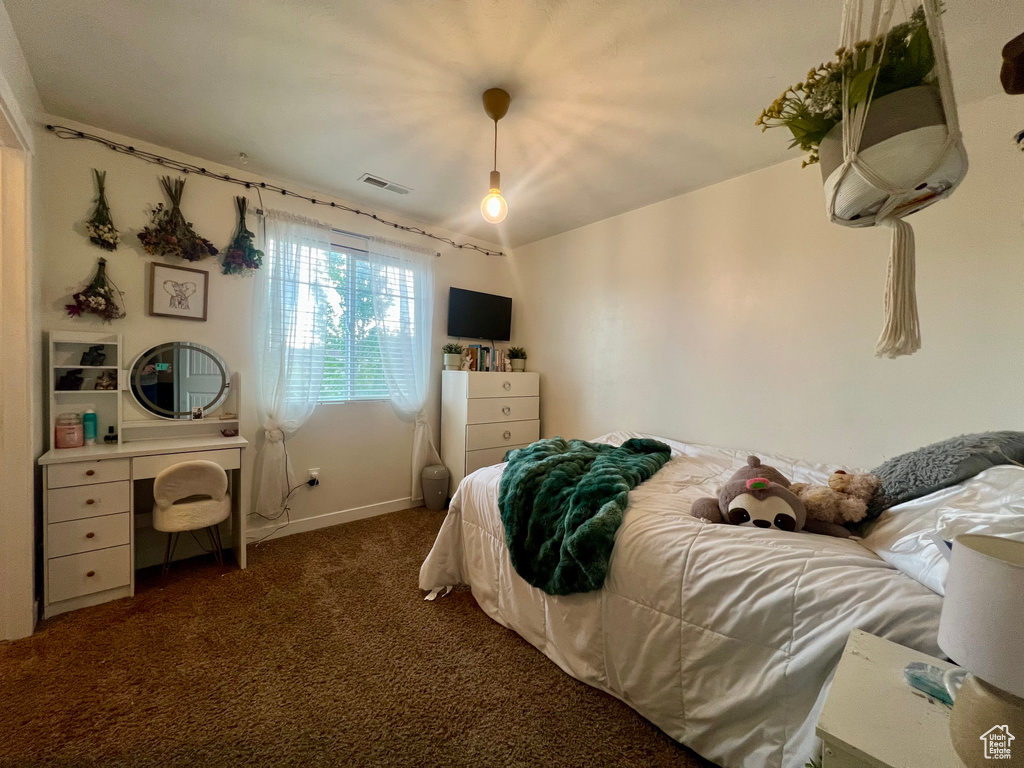 Bedroom with baseboards, carpet flooring, and visible vents