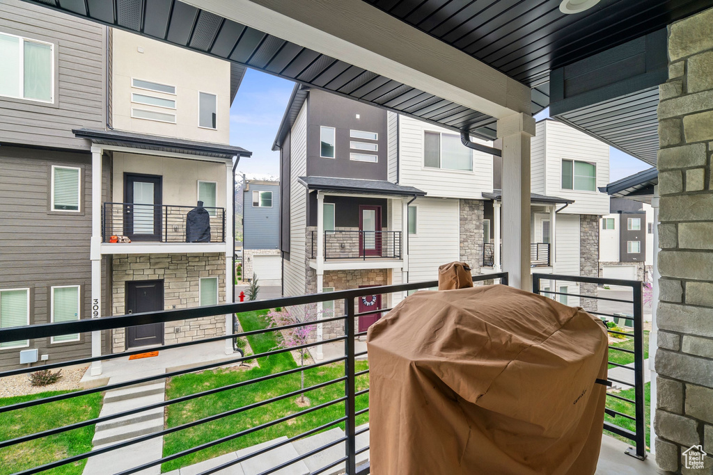 Balcony featuring grilling area