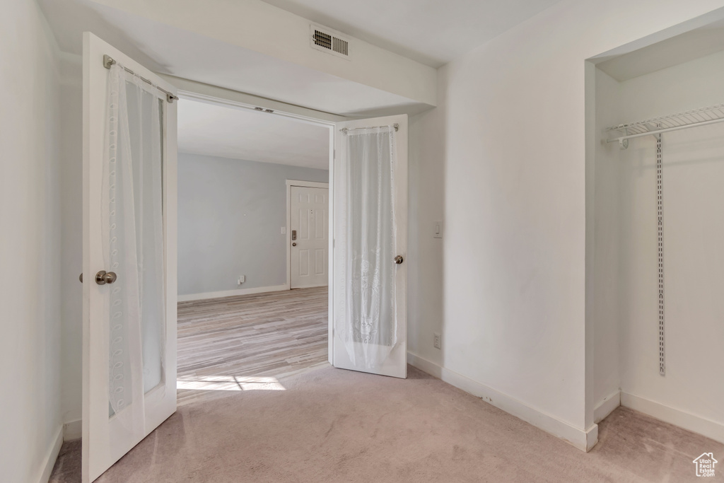Unfurnished bedroom featuring carpet flooring, baseboards, and visible vents