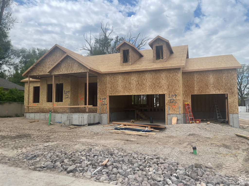 View of front of home featuring a garage