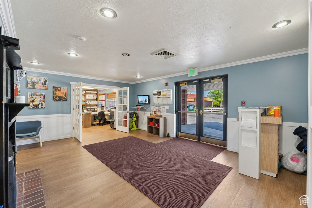 Lobby with visible vents