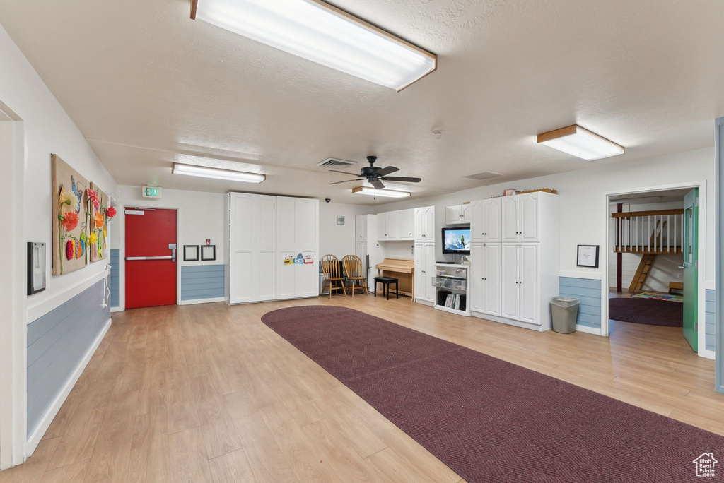 Miscellaneous room with a ceiling fan, baseboards, light wood finished floors, and visible vents