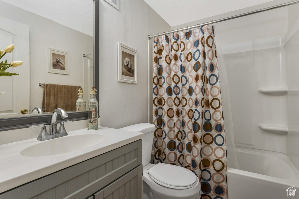 Full bathroom with vanity, toilet, and shower / bath combo