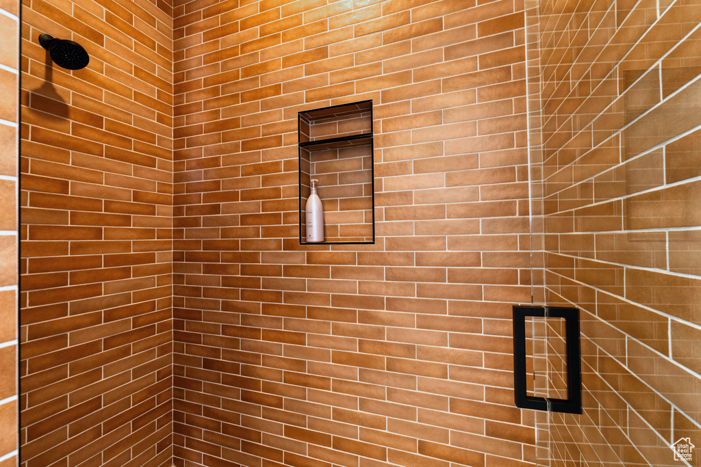 Details with a tile shower