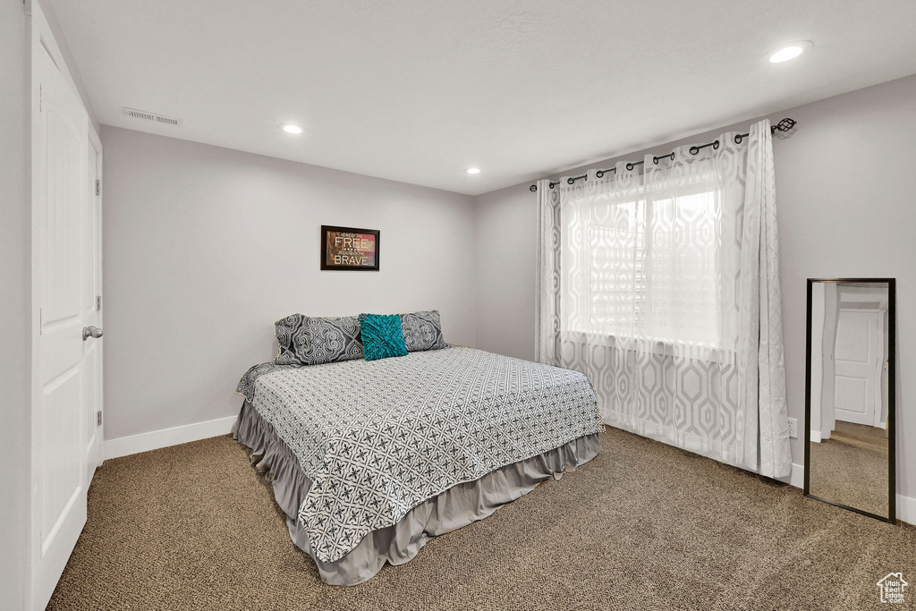 Bedroom with carpet floors, baseboards, visible vents, and recessed lighting