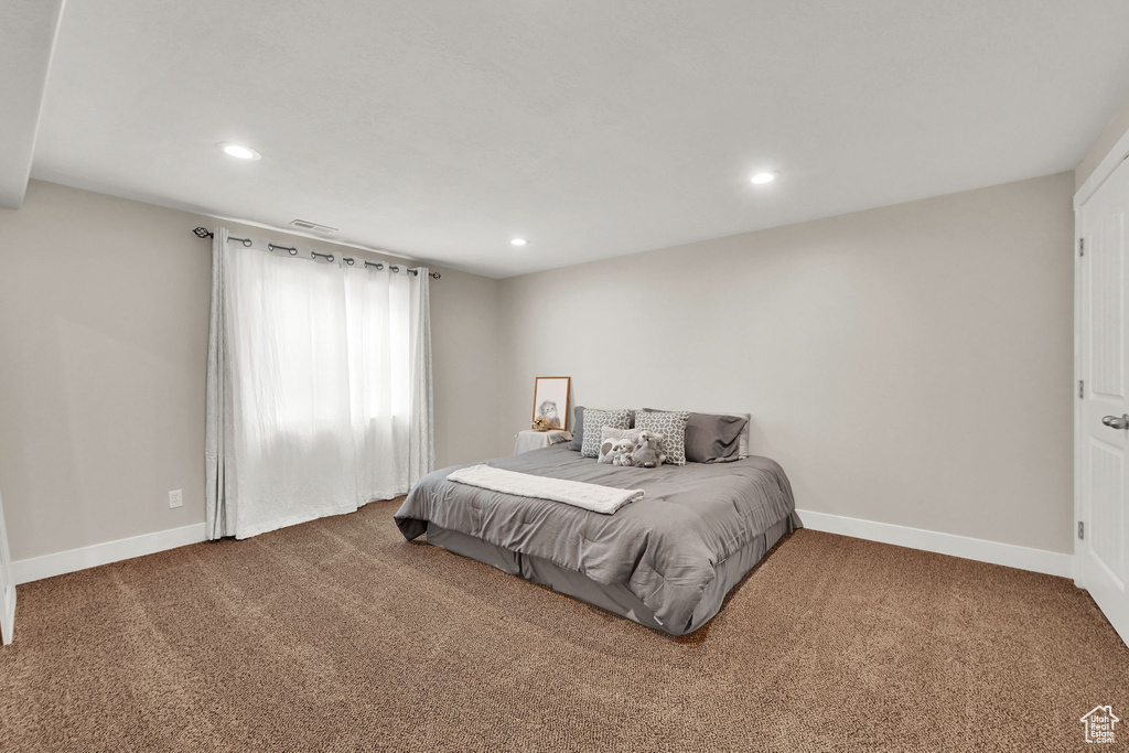 Bedroom featuring carpet, visible vents, baseboards, and recessed lighting