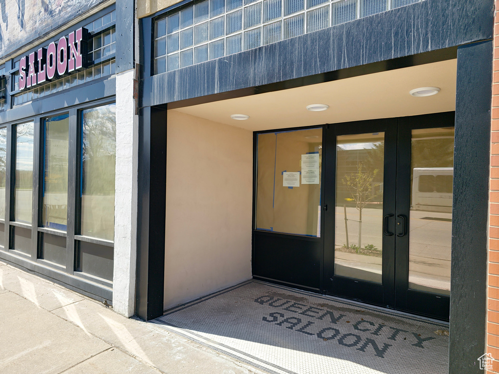 Entrance to property with french doors