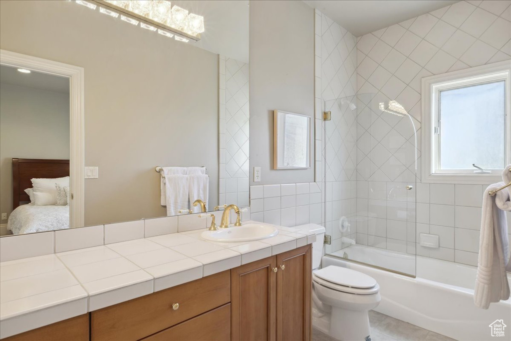 Ensuite bathroom with vanity, toilet, tub / shower combination, and ensuite bathroom