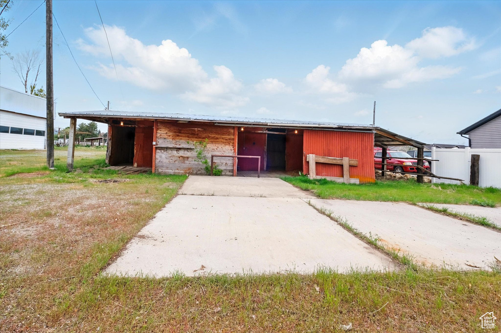 View of outdoor structure with an outbuilding and an exterior structure