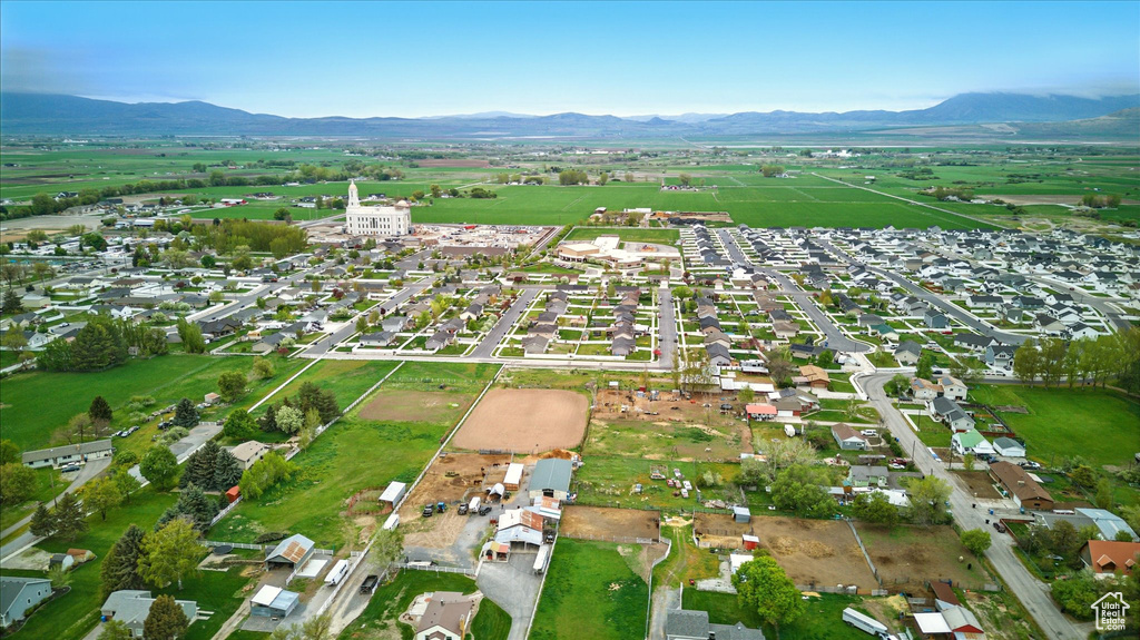 Aerial view with a mountain view