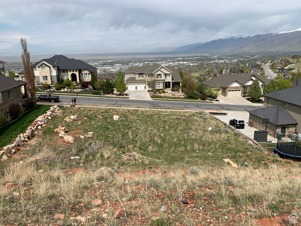 View of yard with a mountain view and a residential view