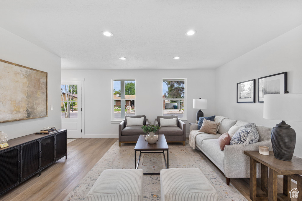 Living area featuring light wood finished floors, recessed lighting, and baseboards