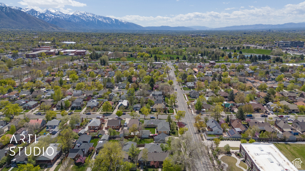 Bird's eye view featuring a residential view and a mountain view