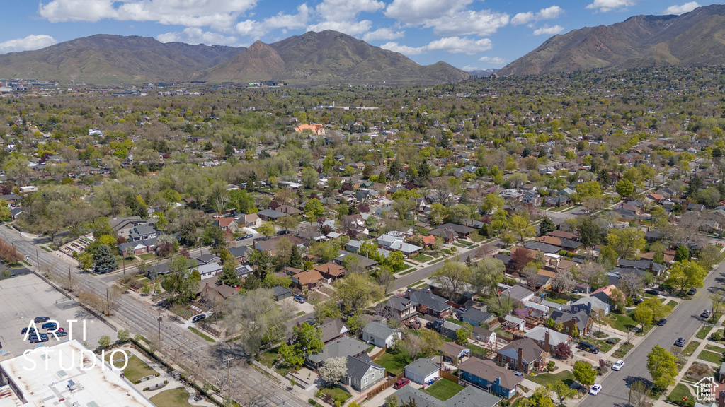 Bird's eye view with a mountain view