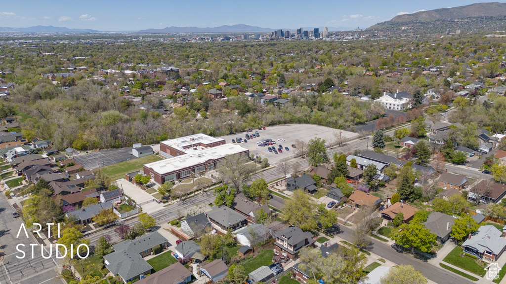 Birds eye view of property featuring a mountain view