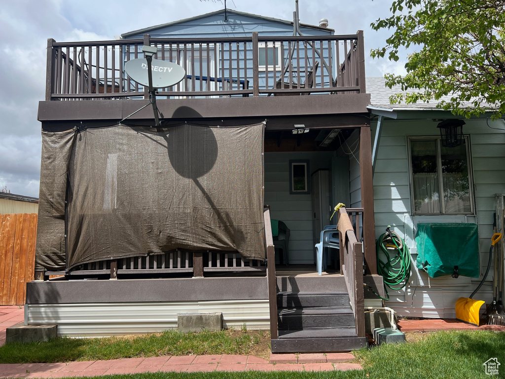 Back of property featuring a wooden deck