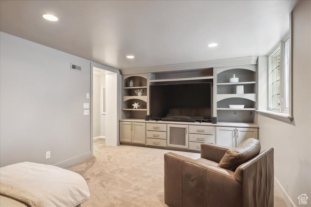 Living room featuring light colored carpet, visible vents, baseboards, and recessed lighting