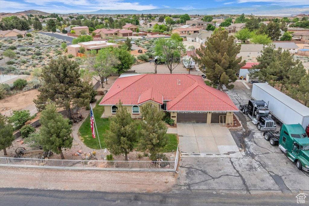 Birds eye view of property featuring a residential view