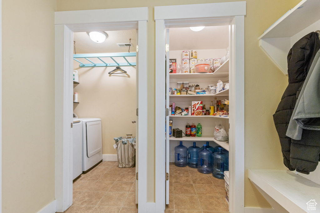 Pantry with independent washer and dryer