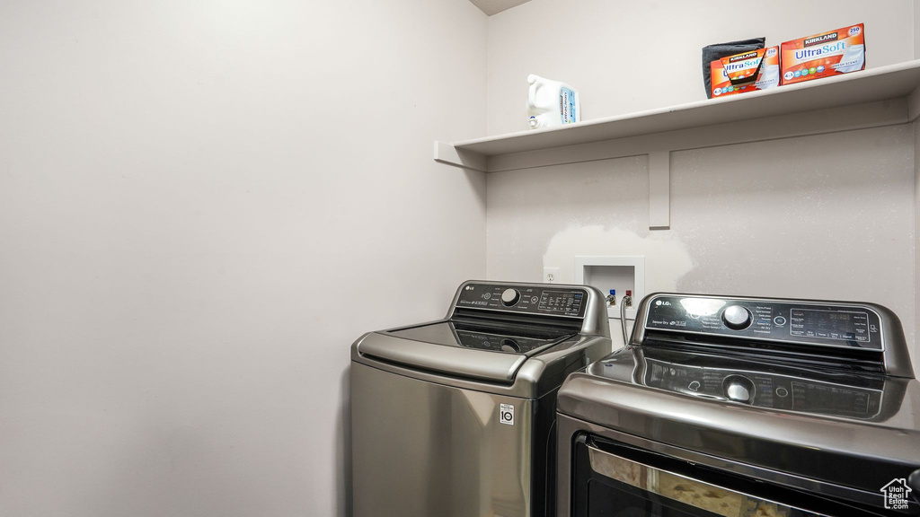 Clothes washing area with laundry area and independent washer and dryer