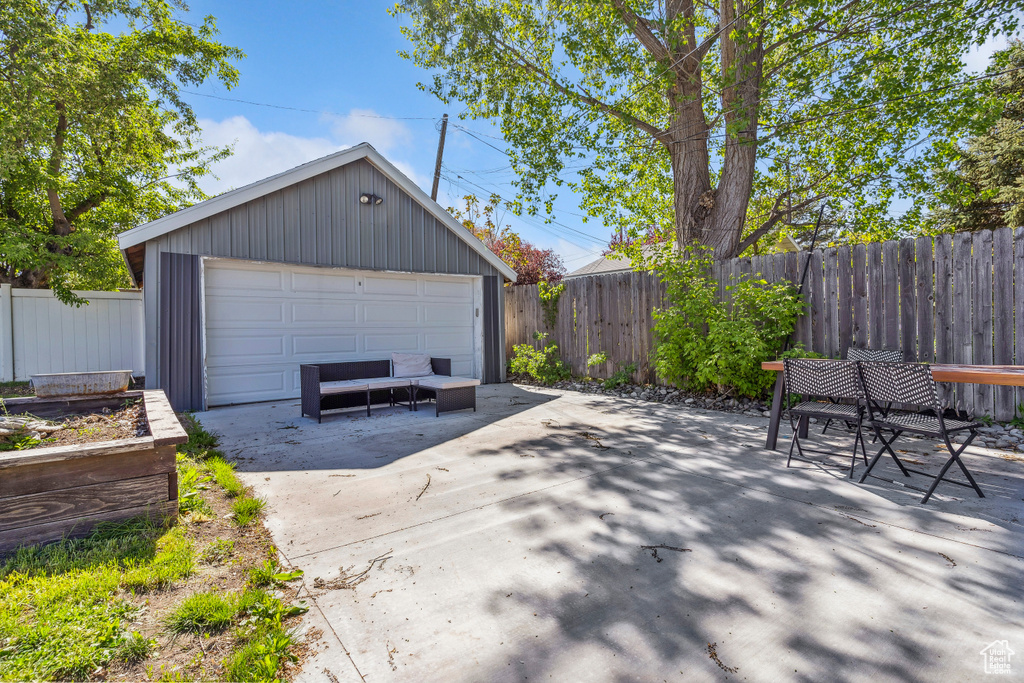 Detached garage with fence