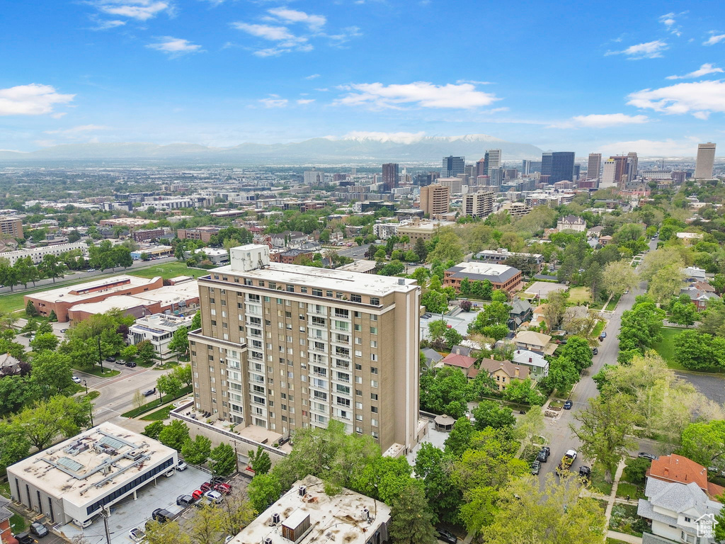 Bird\\\'s eye view with a view of city