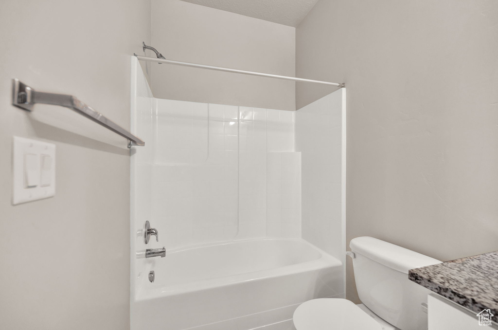 Full bath with toilet and shower / bathtub combination