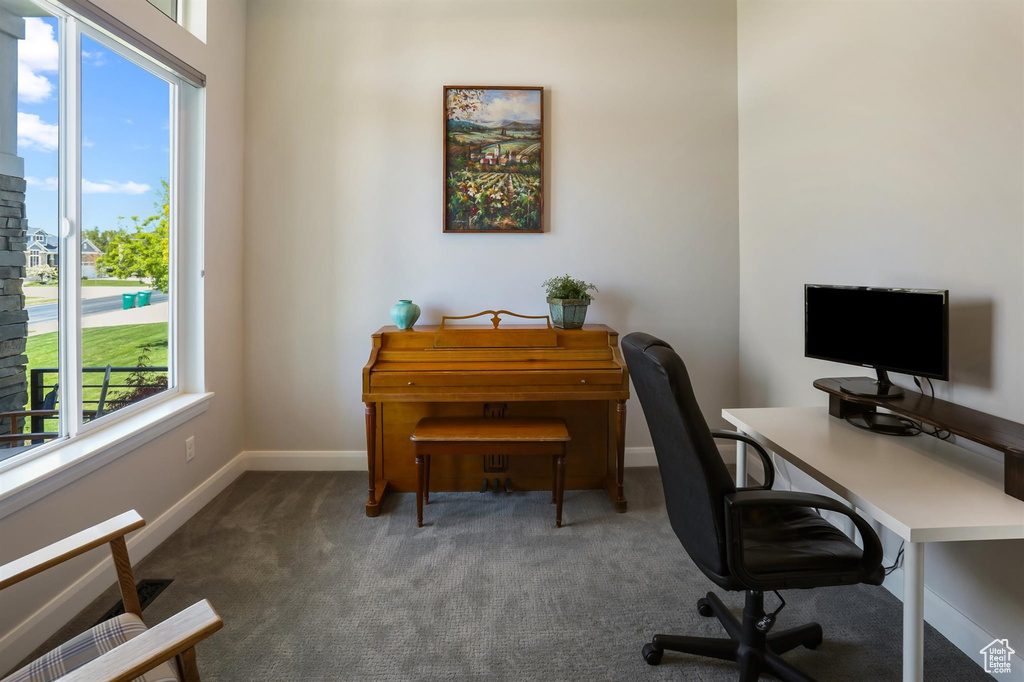 Office space with carpet flooring and baseboards
