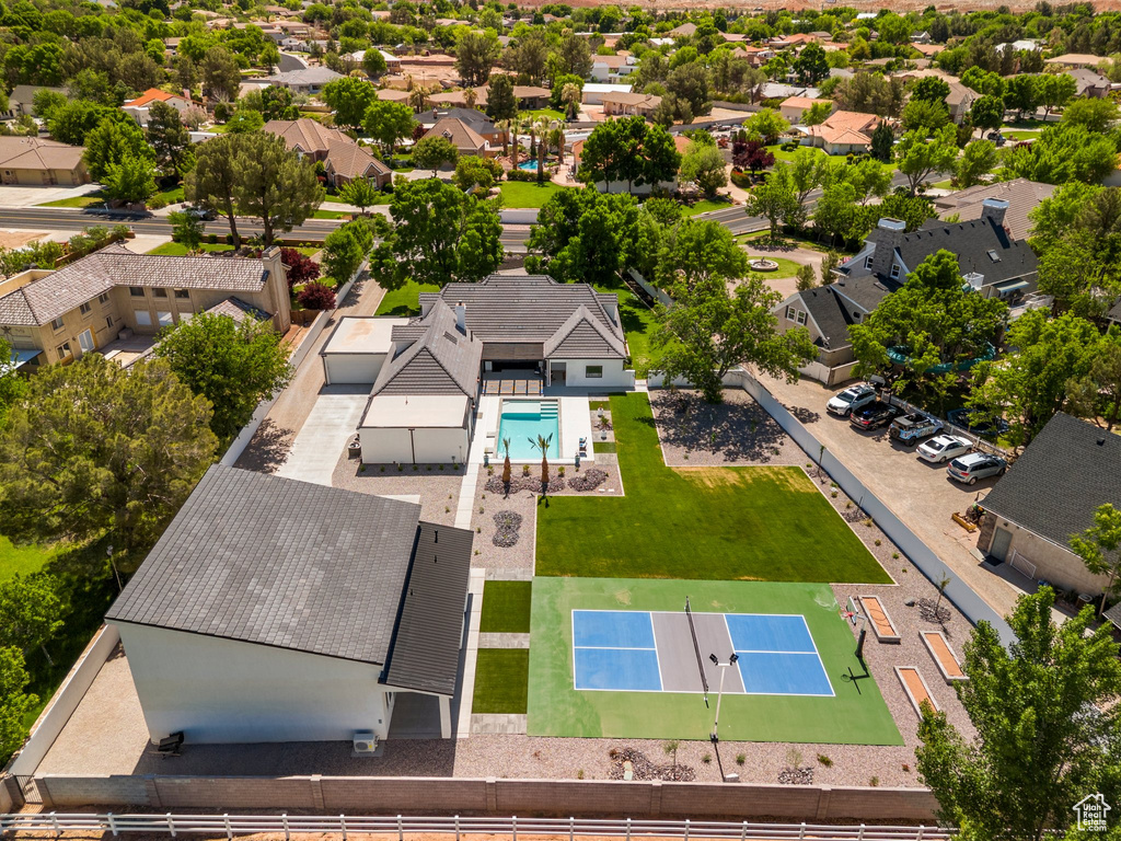 Birds eye view of property featuring a residential view