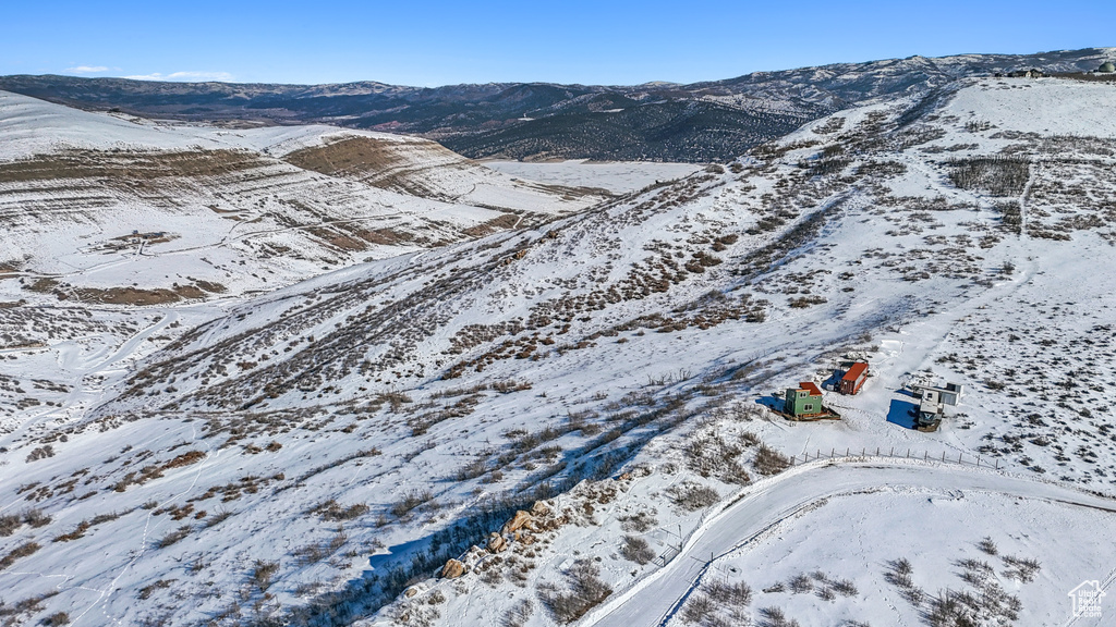 Snowy aerial view featuring a mountain view