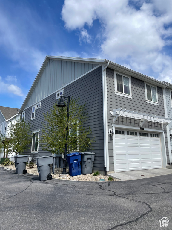 279 E GRACE LN North Salt Lake, UT 84054