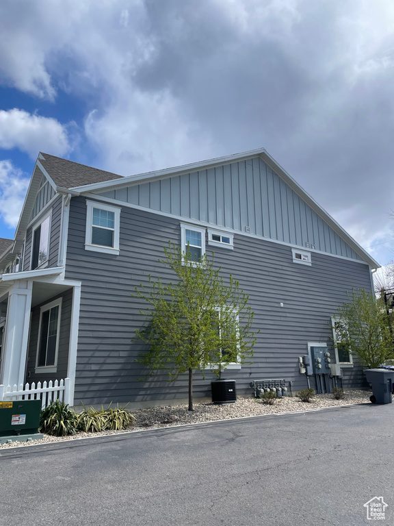 279 E GRACE LN North Salt Lake, UT 84054