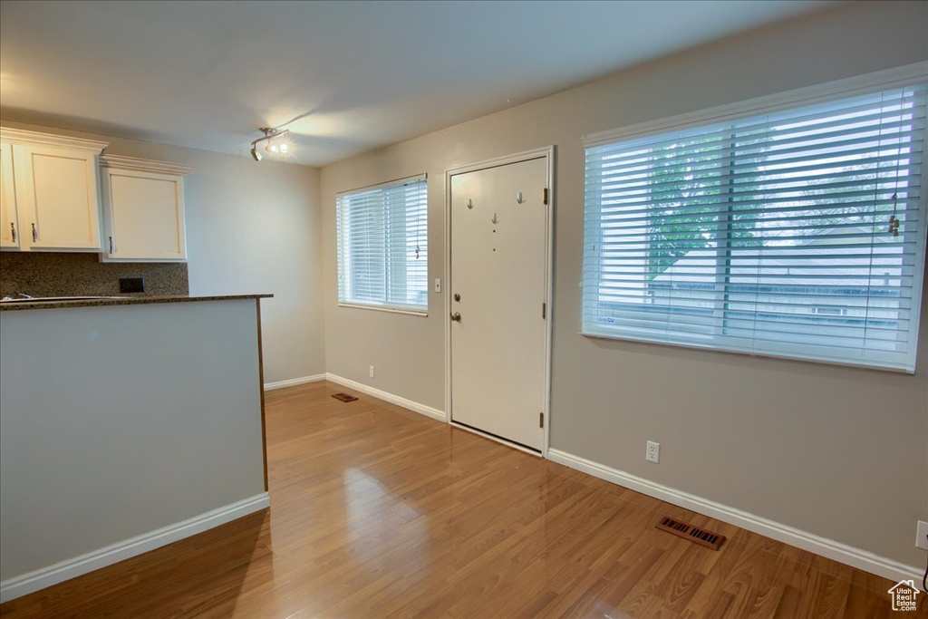 Entrance foyer featuring baseboards, light wood finished floors, and visible vents
