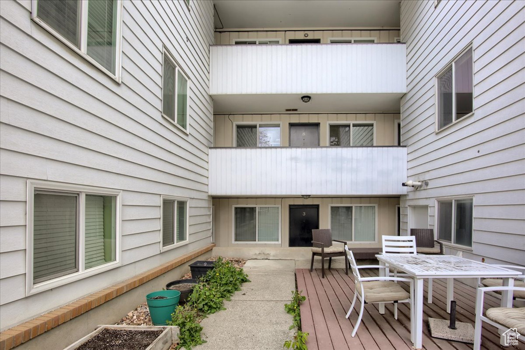 Wooden deck featuring outdoor dining area