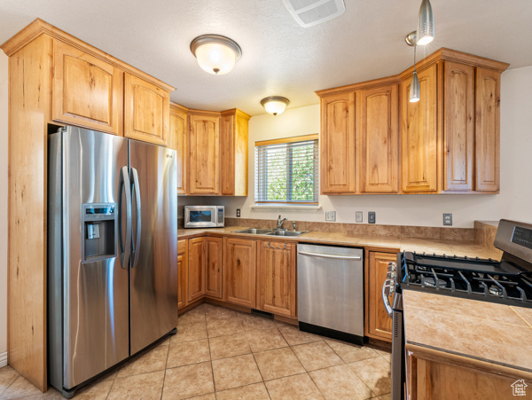Photo 3 for MLS #2082956 at 565 E Platt Ln #1