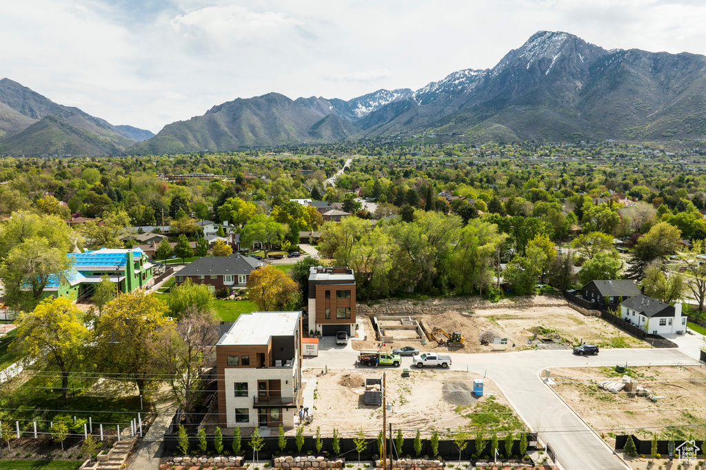 Birds eye view of property featuring a mountain view