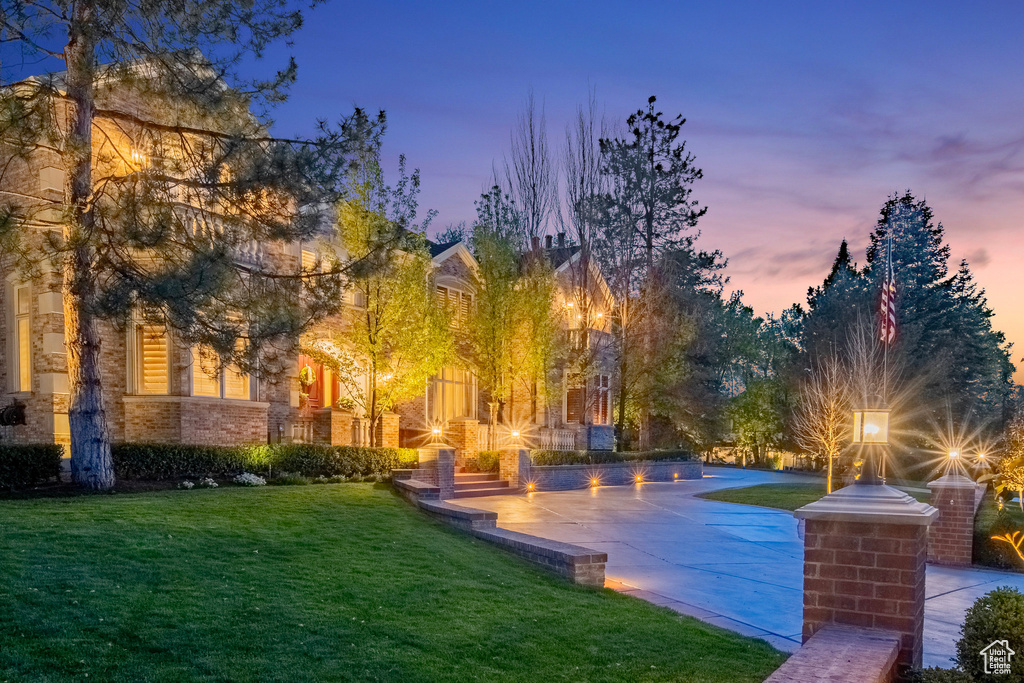 Surrounding community featuring a lawn