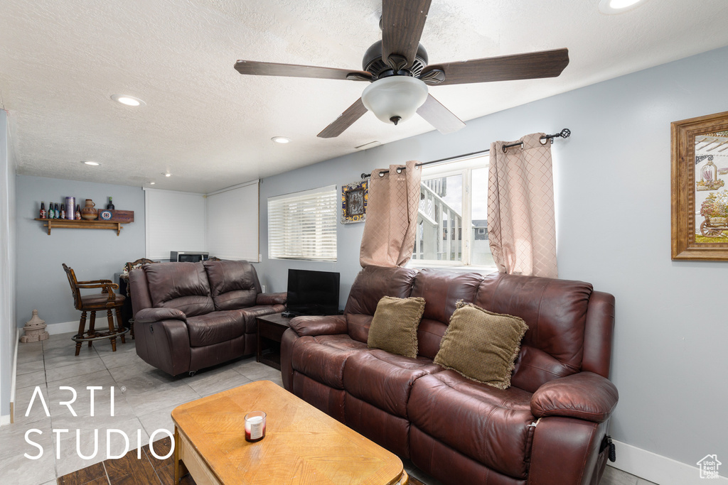 Living area featuring baseboards, recessed lighting, and ceiling fan