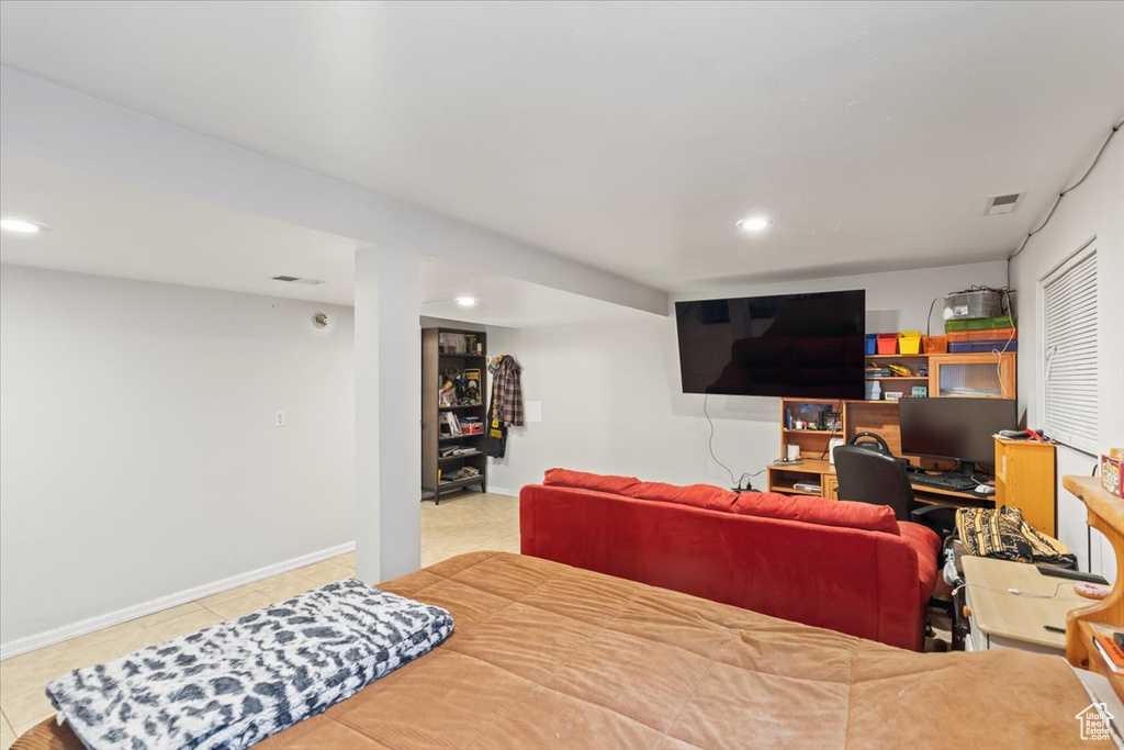 Bedroom with visible vents, baseboards, and recessed lighting