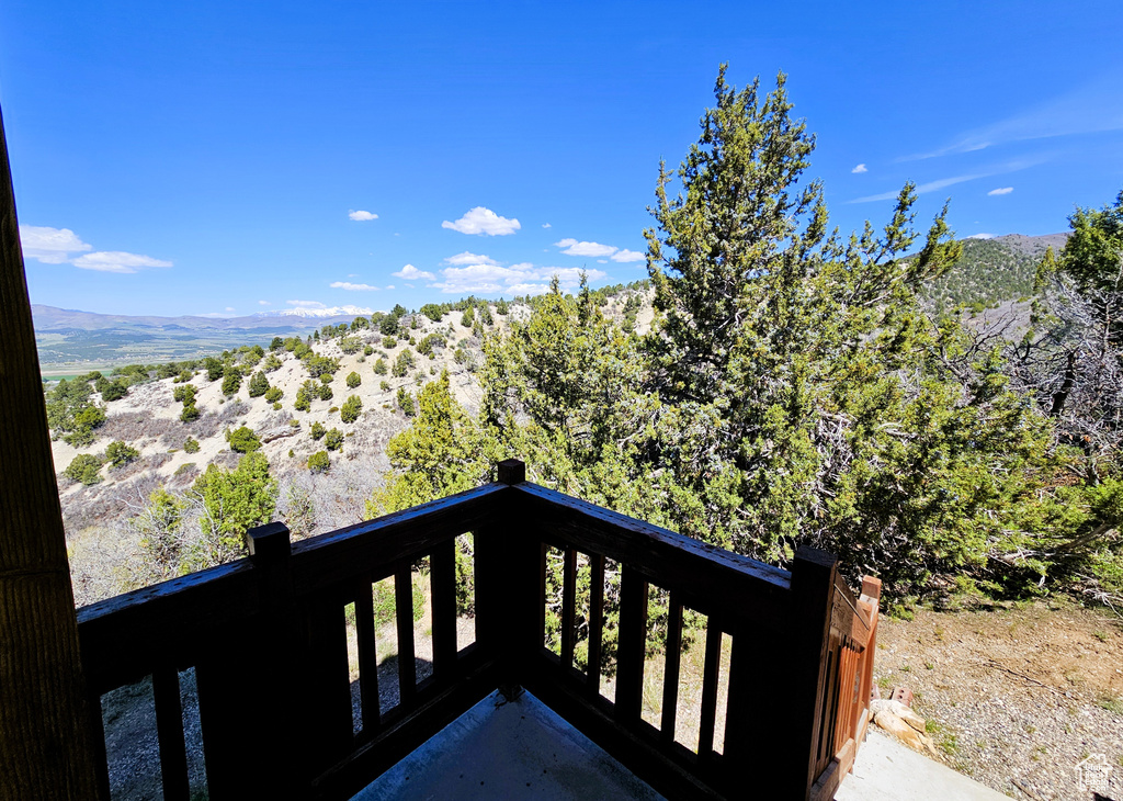 Balcony featuring a mountain view