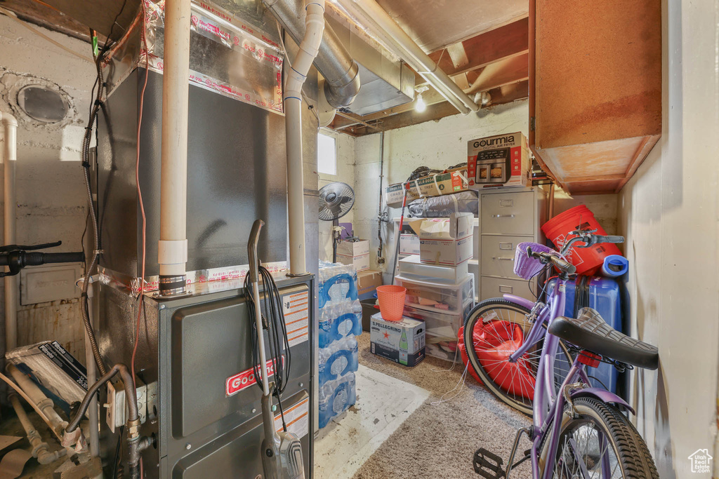 Utility room with heating unit