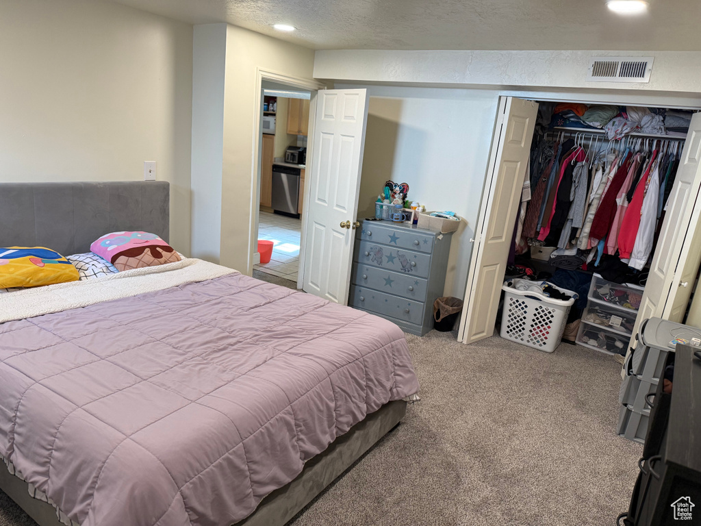 Bedroom with carpet floors, a closet, visible vents, and recessed lighting